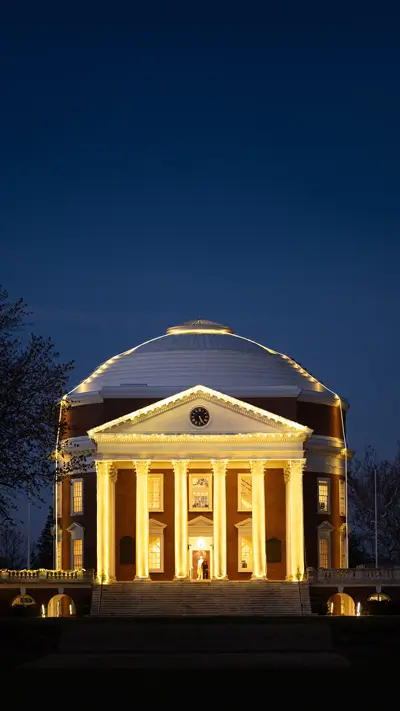 Phone background: Rotunda lit with holiday lights