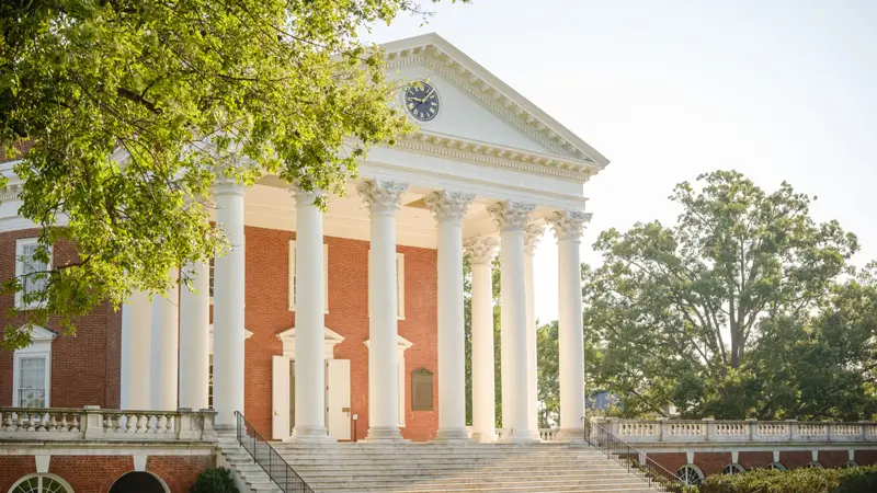 Desktop background: the Rotunda with trees in the foreground