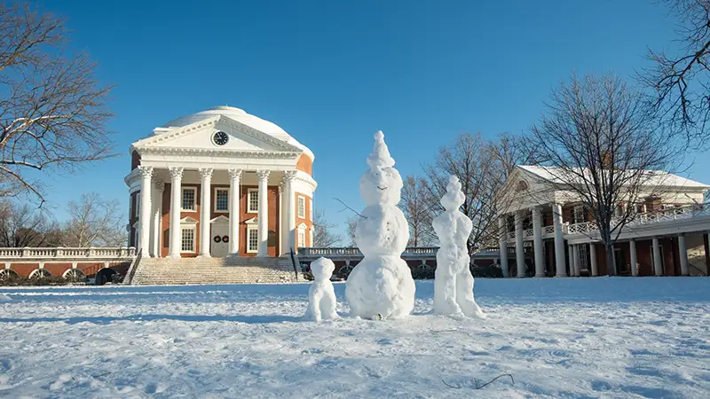 Desktop background: Rotunda and the Lawn in snow