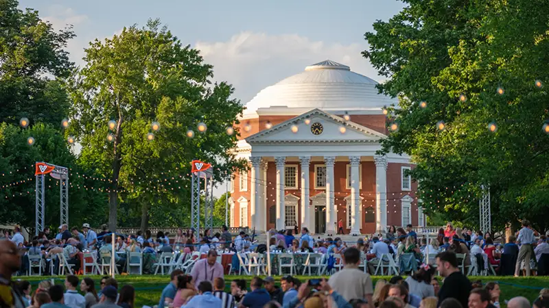 Desktop background: the UVA Lawn during Reunions